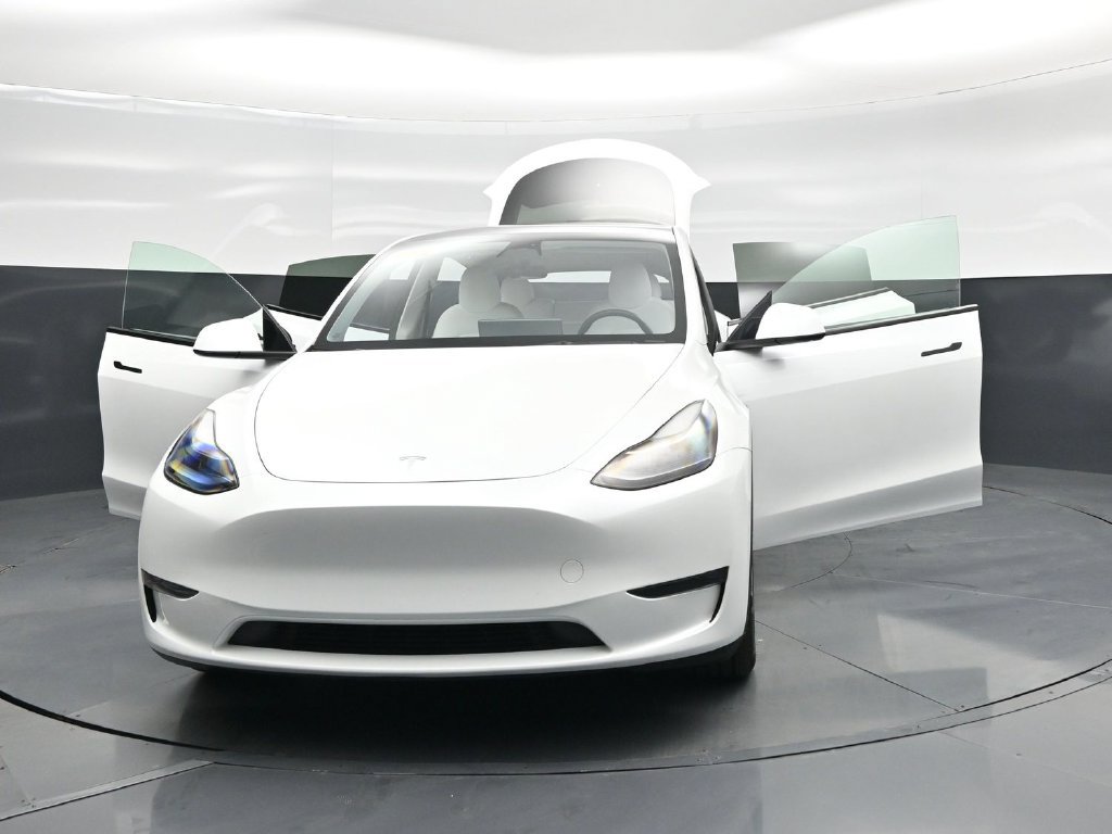 Used 2023 Tesla Model Y Long Range AWD/4WD image 23