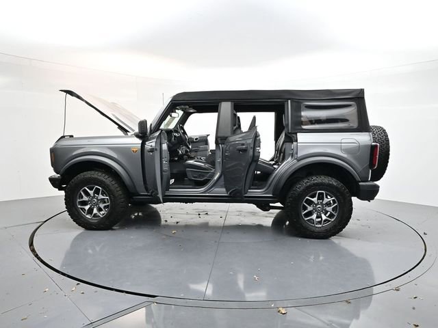 Used 2024 Ford Bronco Badlands image 38