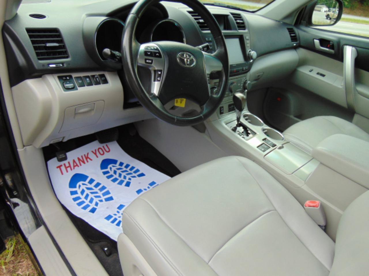 Used 2012 Toyota Highlander SE w/ Tow Pkg AWD/4WD image 14