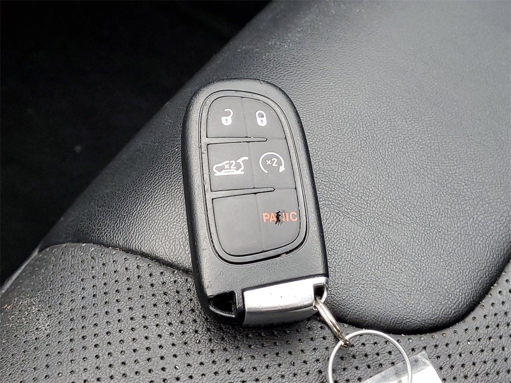 Used 2022 Jeep Cherokee Limited image 32