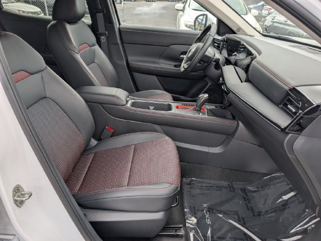 Used 2025 Nissan Kicks SR w/ Illumination Package FWD image 11