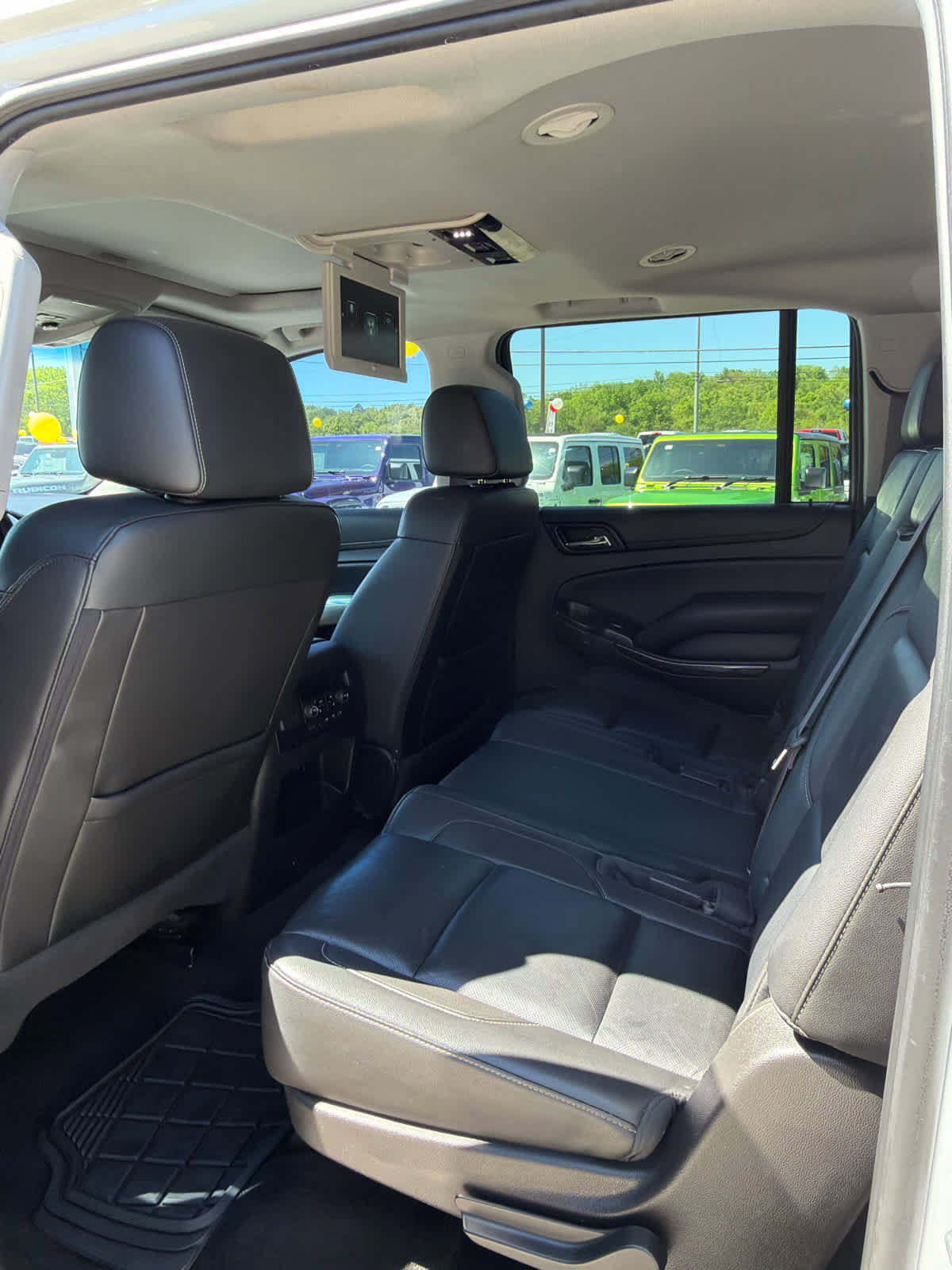 Used 2017 GMC Yukon XL SLT w/ Open Road Package AWD/4WD image 12