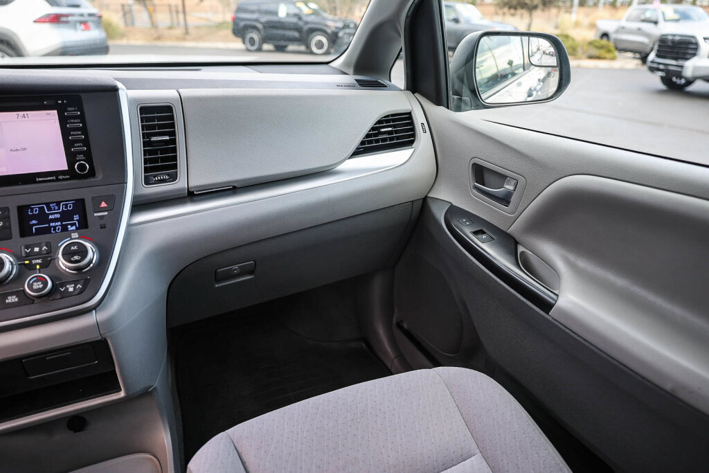 Used 2020 Toyota Sienna LE FWD image 6