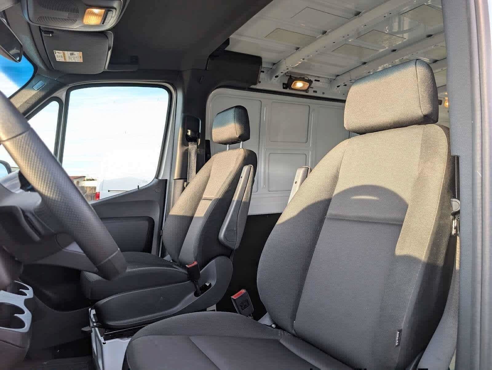 Used 2025 Mercedes-Benz Sprinter 2500 image 25