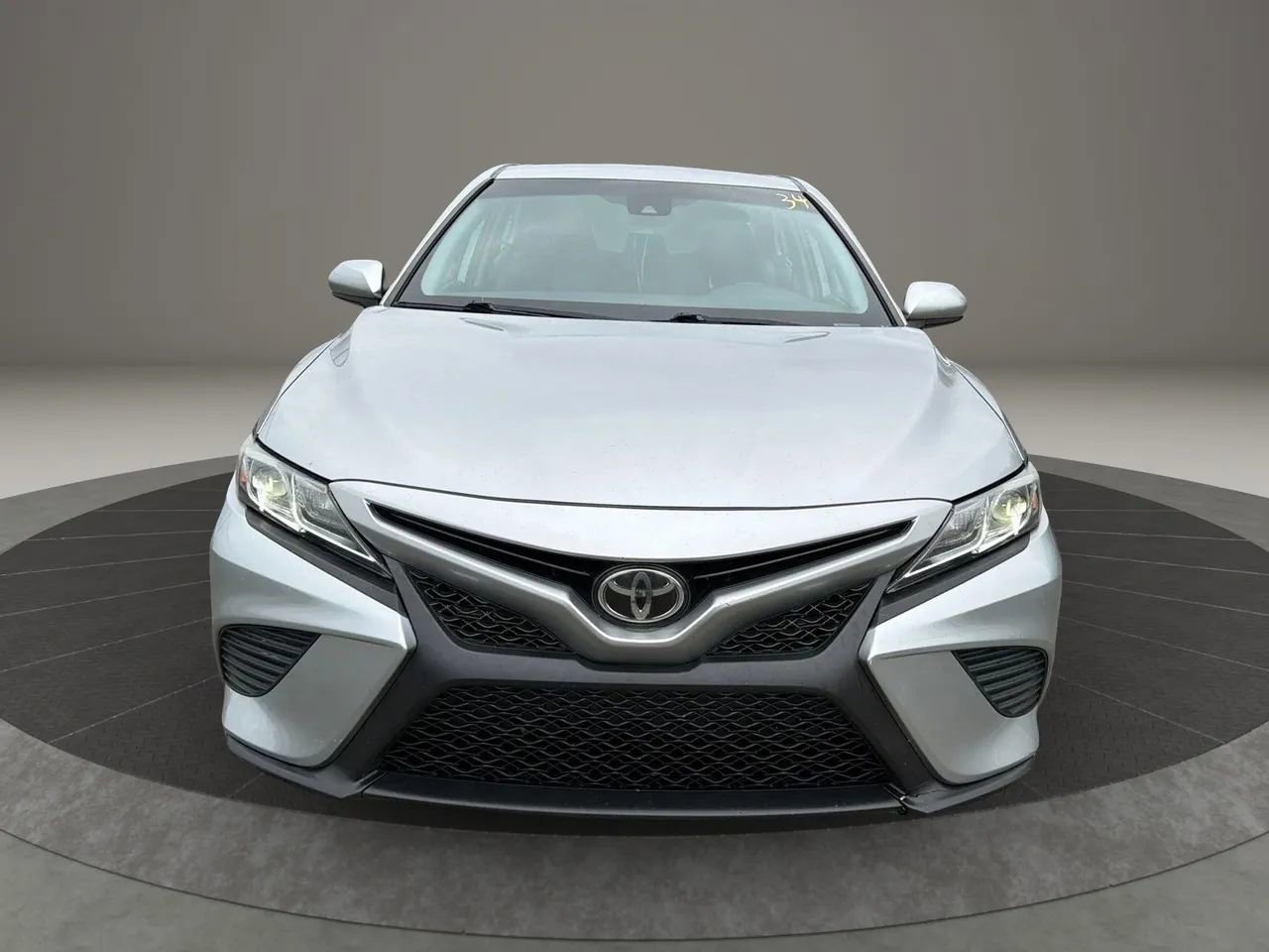 Used 2019 Toyota Camry SE FWD image 2