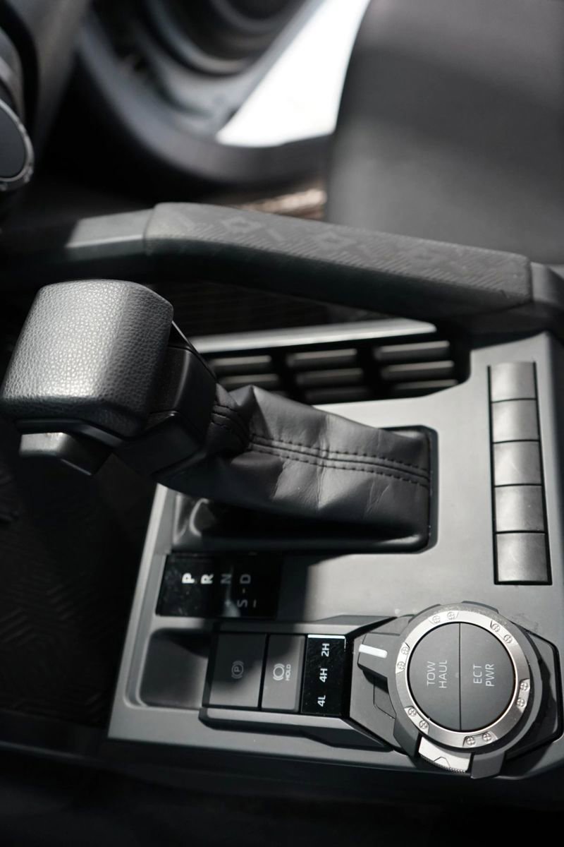 Used 2024 Toyota Tacoma SR5 AWD/4WD image 15