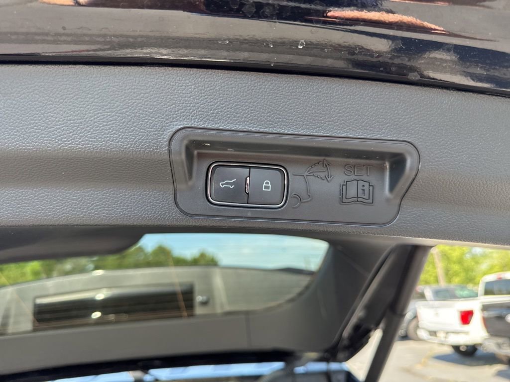 Used 2023 Ford Explorer XLT AWD/4WD image 29