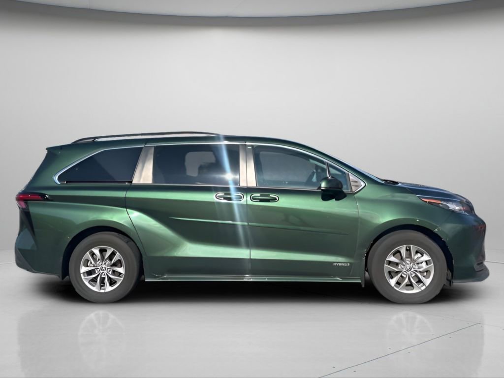 Used 2021 Toyota Sienna LE AWD/4WD image 3