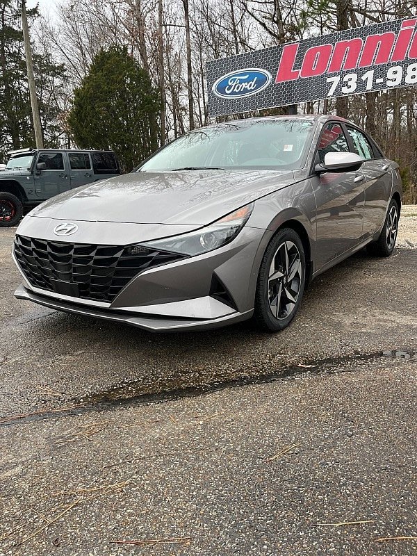 Used 2023 Hyundai Elantra SEL w/ Convenience Package image 3