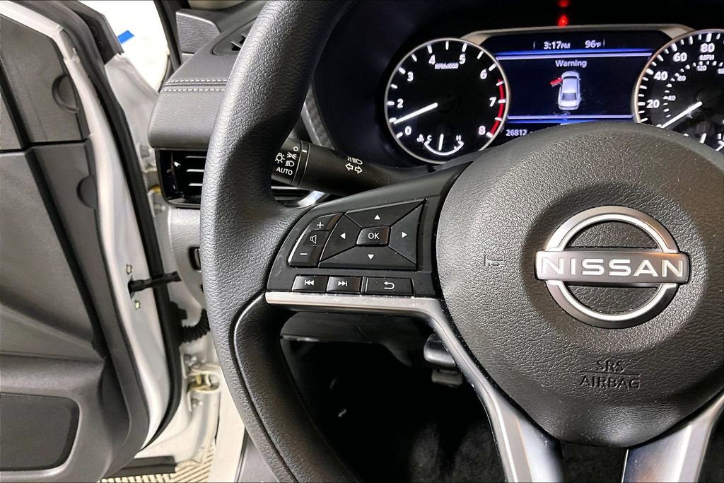 Used 2025 Nissan Sentra SV FWD image 14