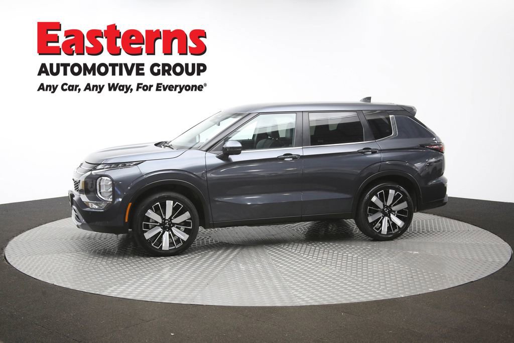 Used 2025 Mitsubishi Outlander SE AWD/4WD image 58