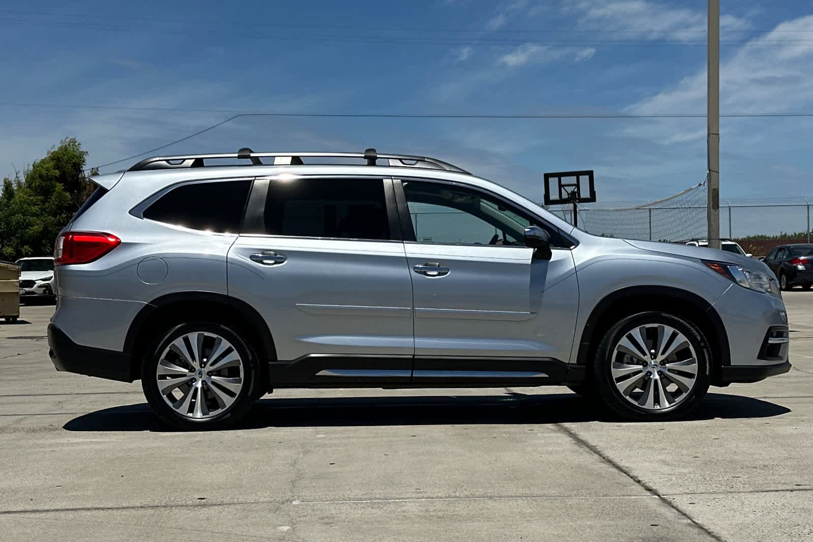 Certified 2022 Subaru Ascent Touring AWD/4WD image 2
