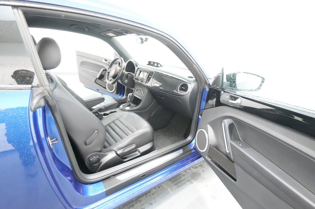 Used 2012 Volkswagen Beetle Turbo FWD image 23