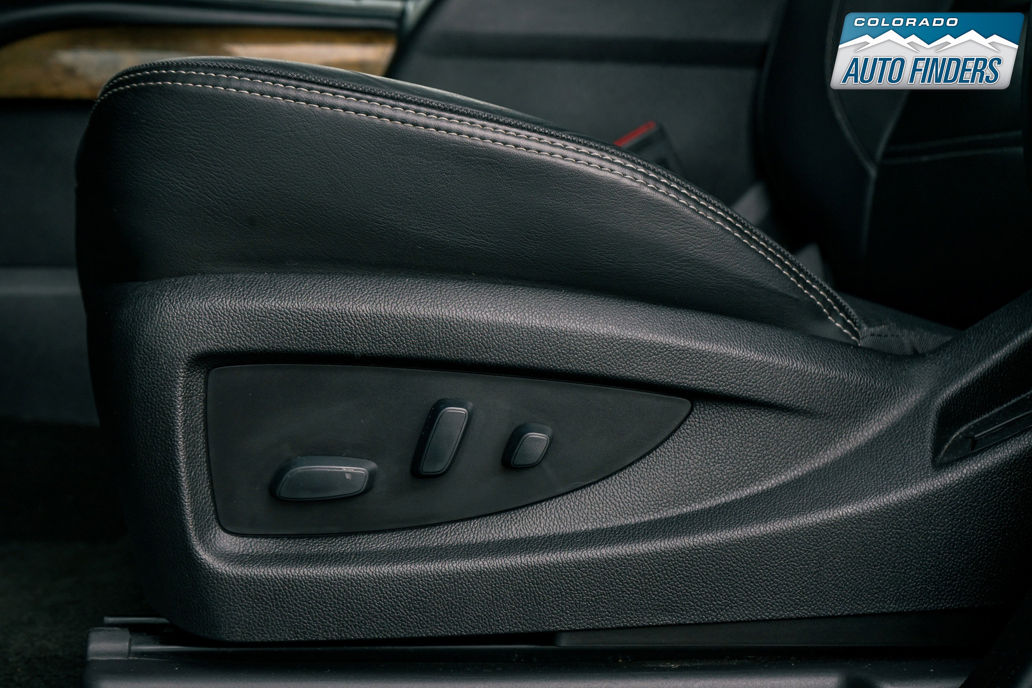 Used 2017 GMC Yukon XL Denali w/ Open Road Package image 12