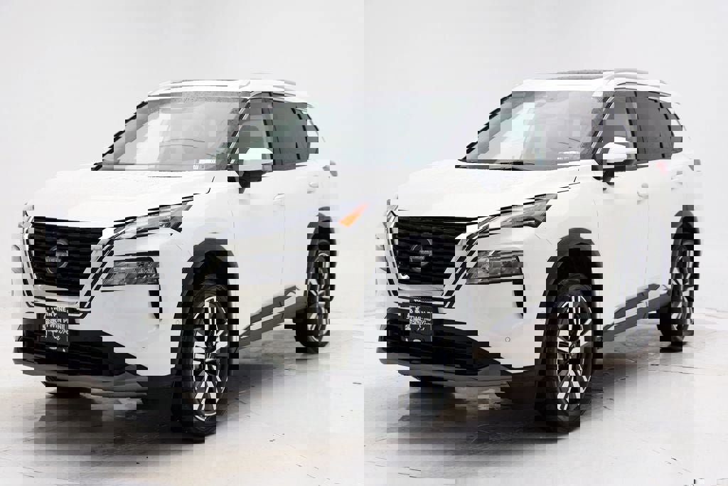 Used 2023 Nissan Rogue SL w/ SL Premium Package image 2