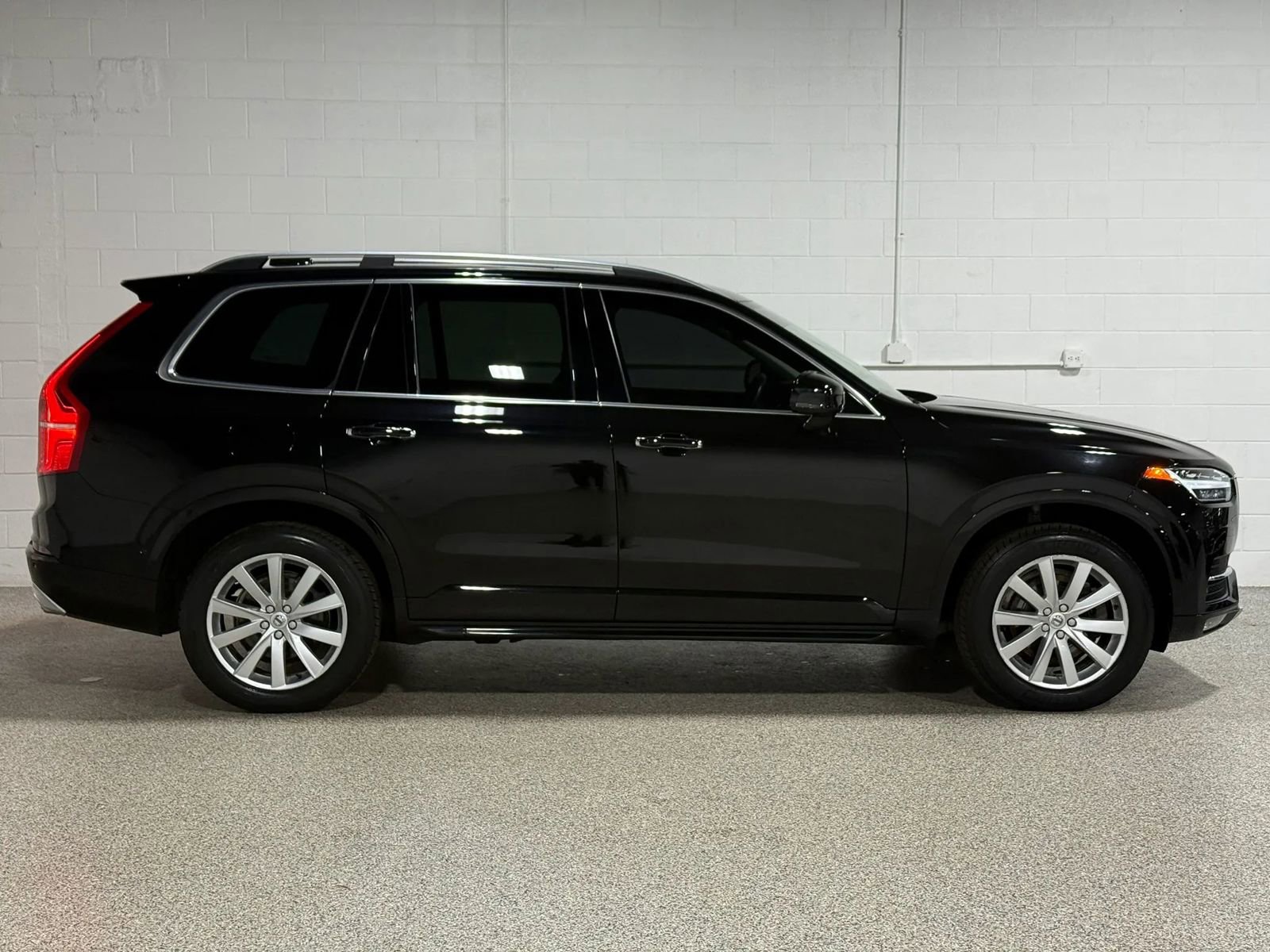 Used 2016 Volvo XC90 T6 Momentum w/ Momentum Plus Package AWD/4WD image 5