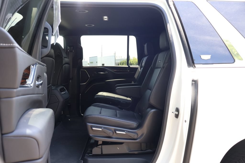 Certified 2022 Cadillac Escalade ESV Luxury w/ LPO, Illumination Package AWD/4WD image 47