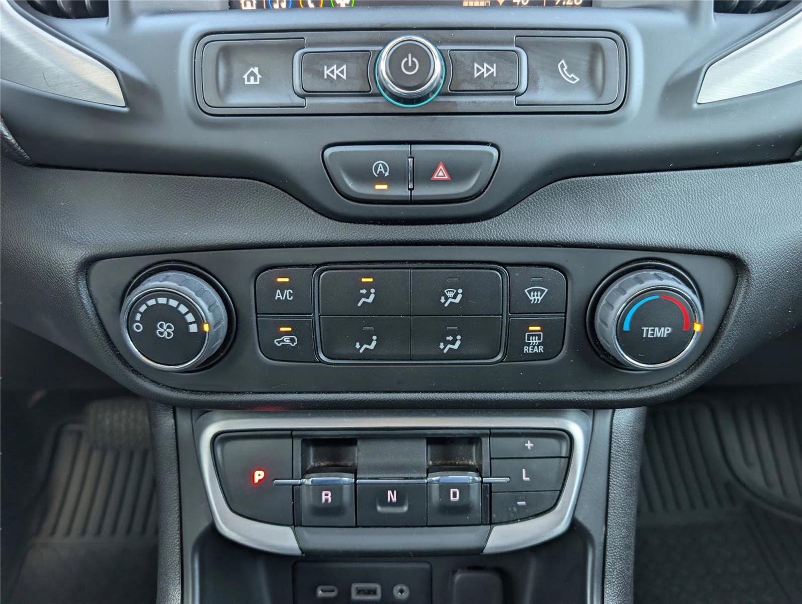 Used 2024 GMC Terrain SLE image 17