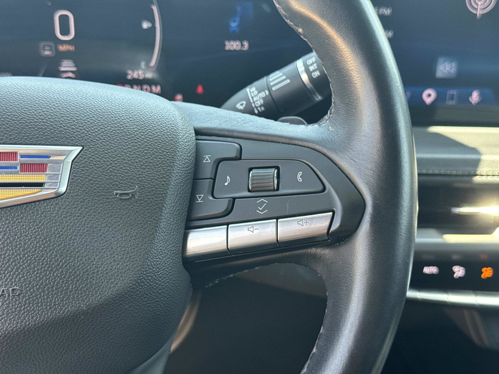 Used 2025 Cadillac XT4 Premium Luxury FWD image 29