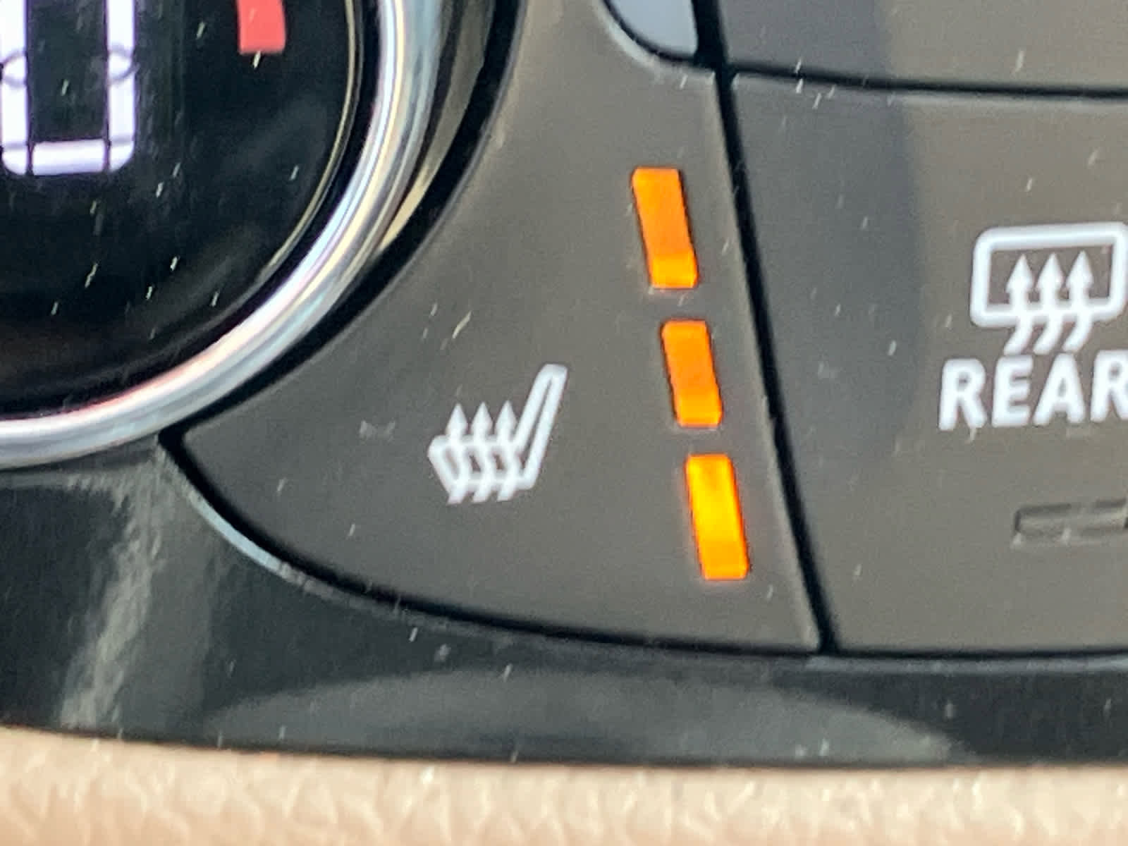 Used 2023 Chevrolet Equinox Premier image 13