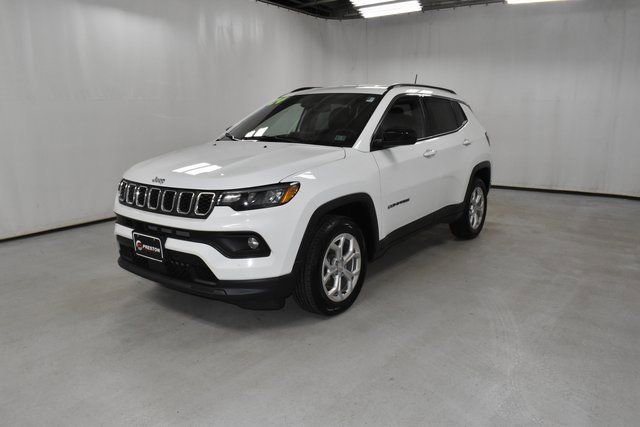 Used 2024 Jeep Compass Latitude image 2
