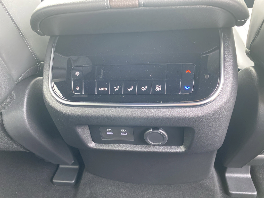 New 2025 Nissan Armada SL w/ Captain's Chari Seat Package AWD/4WD image 36