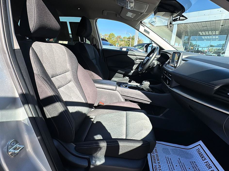 Certified 2025 Nissan Rogue SV AWD/4WD image 24