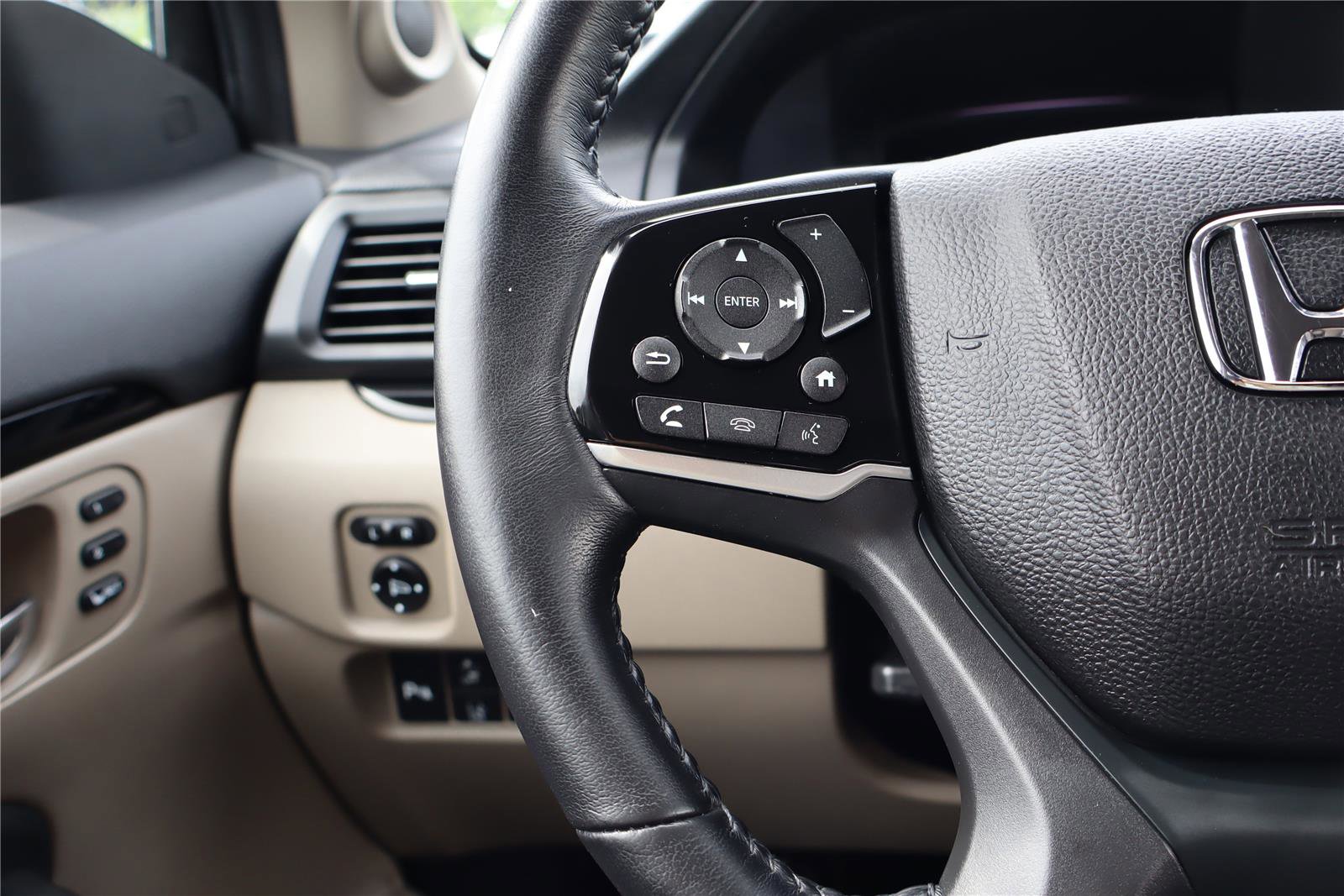 Used 2021 Honda Pilot Touring image 16