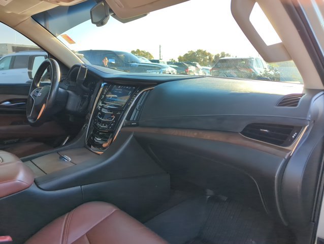 Used 2016 Cadillac Escalade Luxury image 27