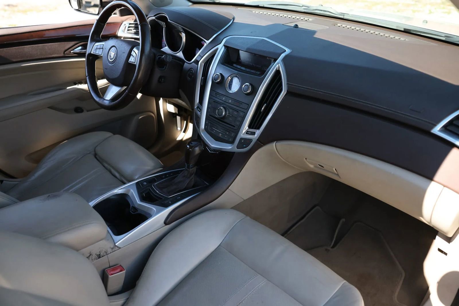 Used 2010 Cadillac SRX Luxury image 19