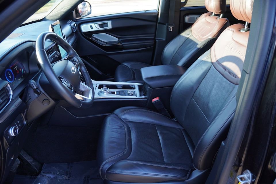 Certified 2022 Ford Explorer Platinum w/ Equipment Group 601A image 16