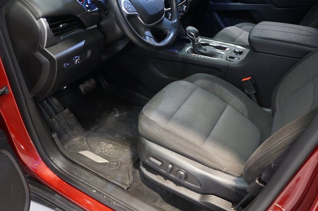 Certified 2023 Chevrolet Traverse LT w/ Rear Camera Mirror Package image 25