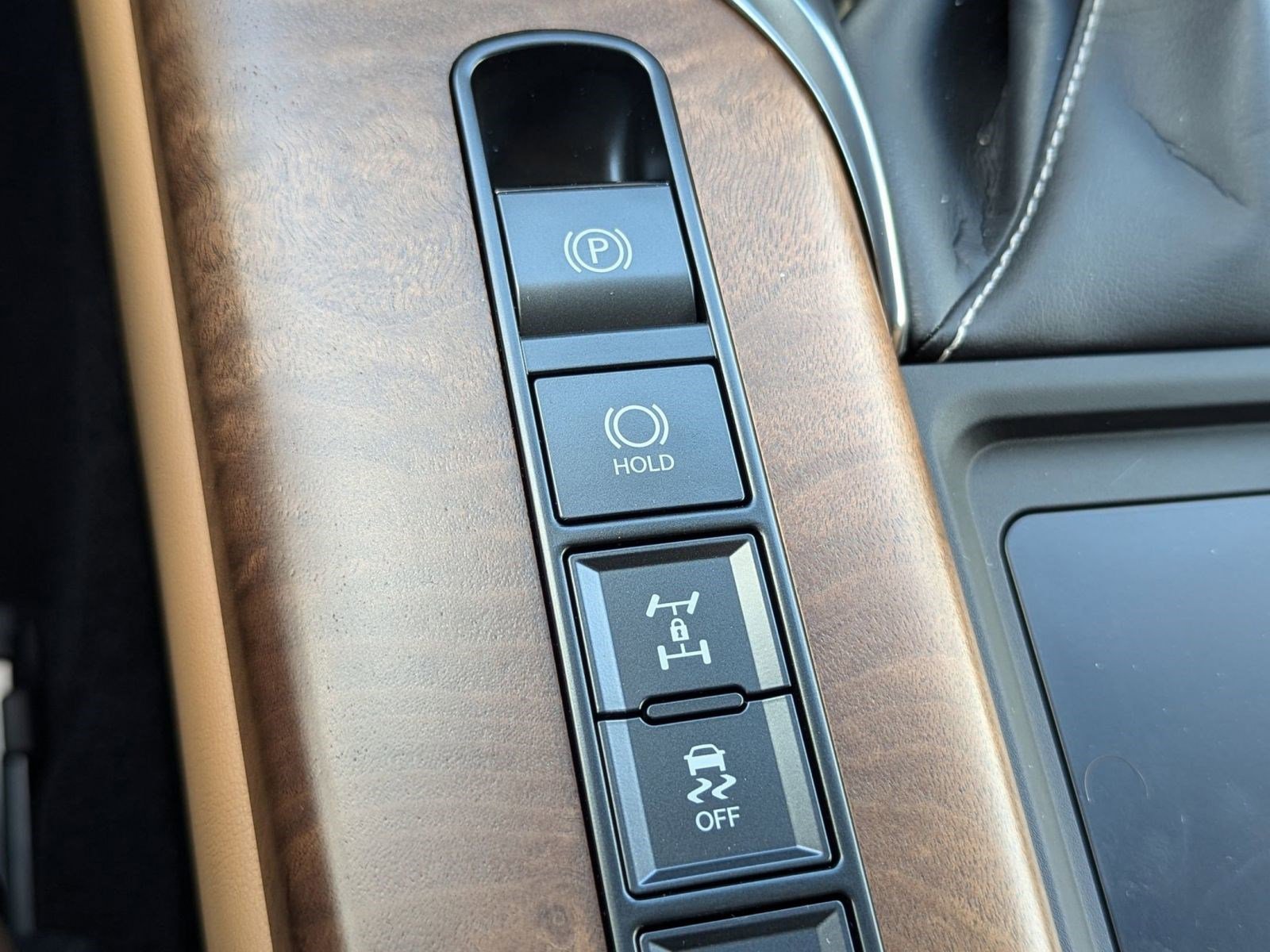 New 2025 Lexus LX 600 4WD w/ Luxury Package image 36