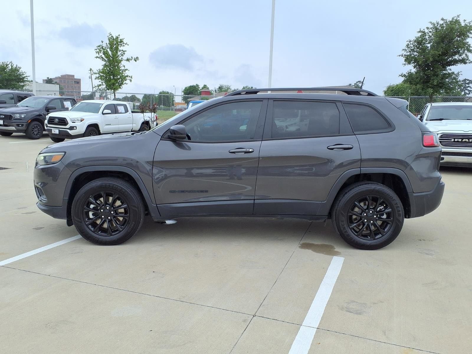 Used 2023 Jeep Cherokee Altitude Lux AWD/4WD image 9