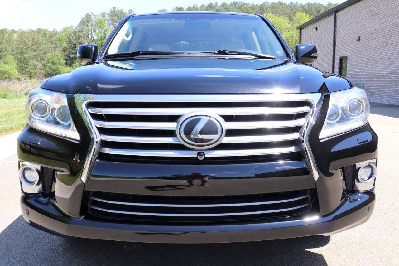Used 2014 Lexus LX 570 4WD image 3