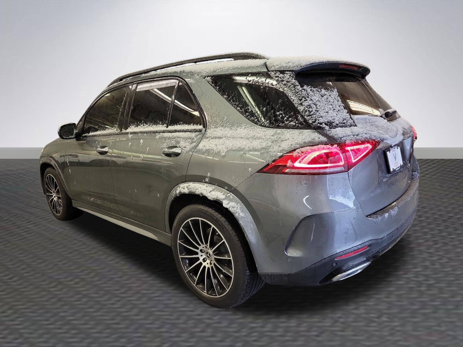 Used 2022 Mercedes-Benz GLE 350 4MATIC w/ AMG Line Exterior image 5