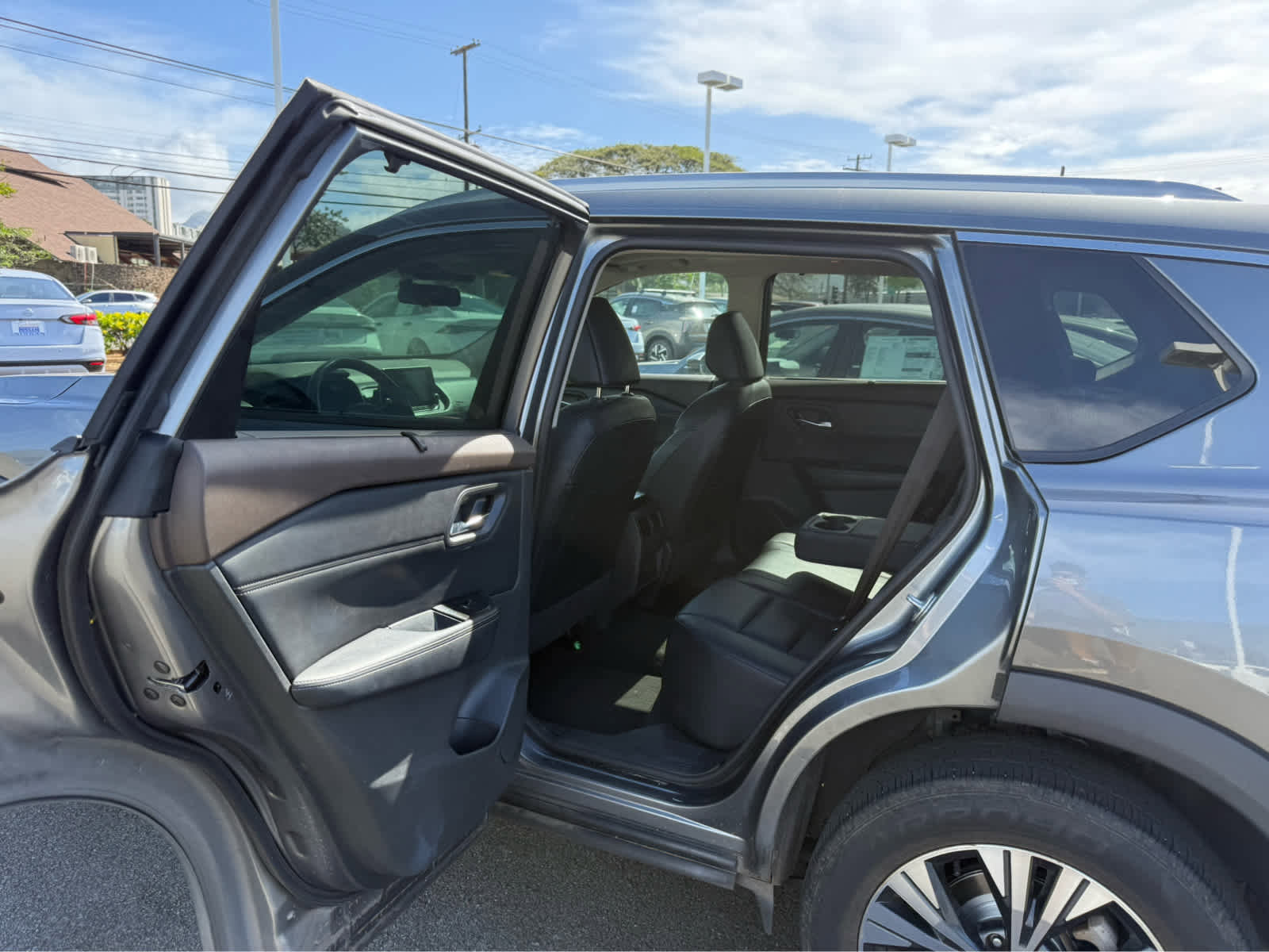 Used 2023 Nissan Rogue SV w/ SV Premium Package FWD image 9
