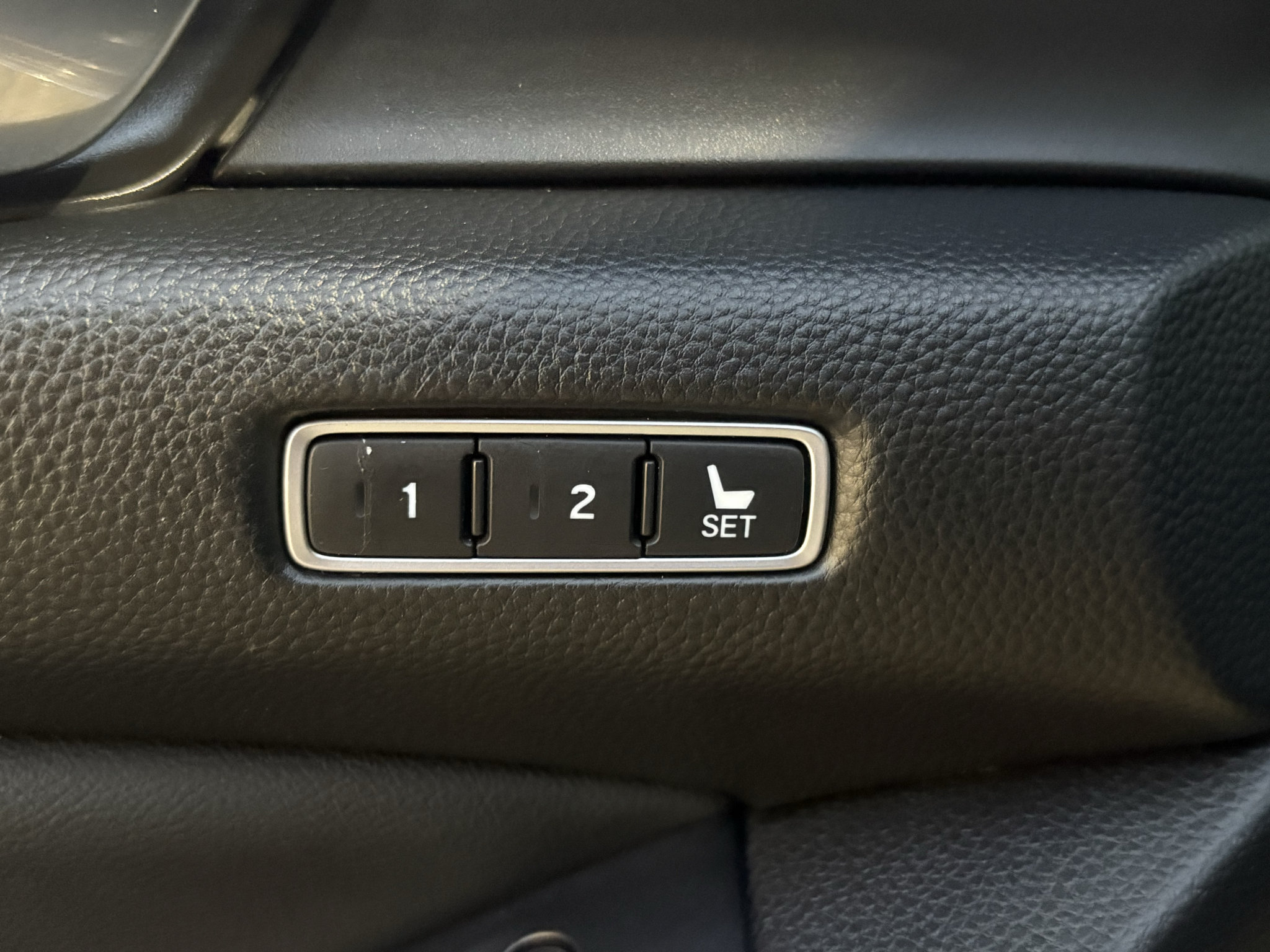 Used 2021 Honda Accord EX-L image 11