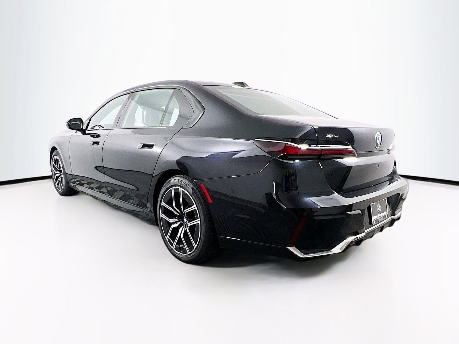 Used 2025 BMW 740i xDrive image 5