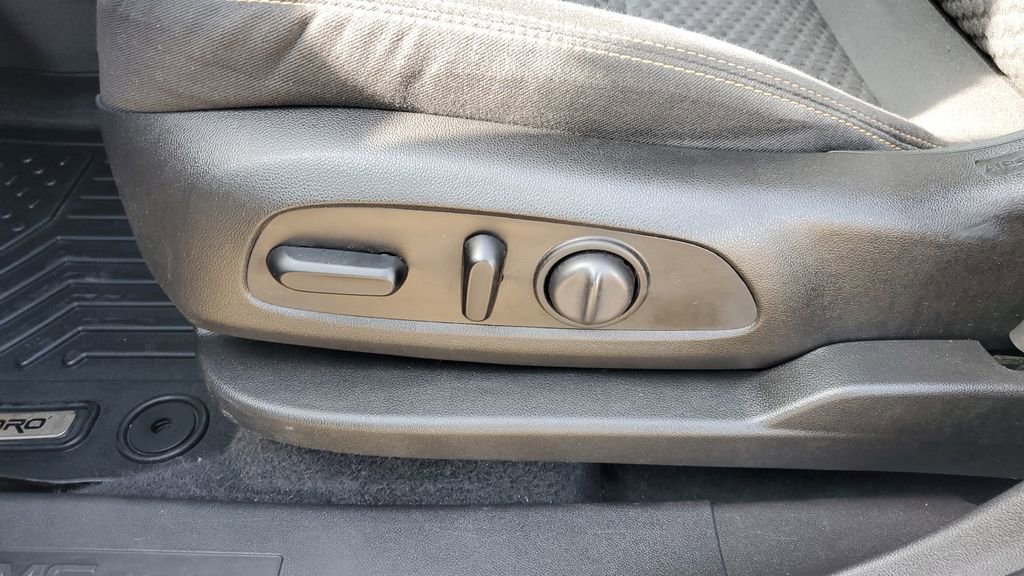 Used 2021 GMC Terrain SLE w/ Driver Convenience Package image 8