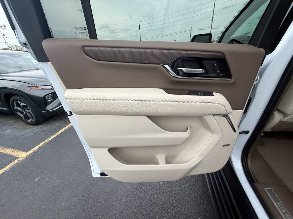 Used 2026 GMC Yukon XL Denali w/ Denali Reserve Package AWD/4WD image 17