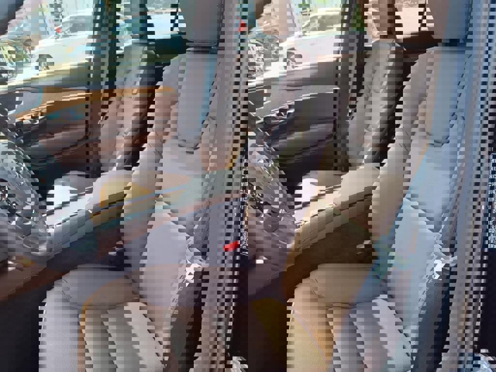 Used 2025 Volvo XC90 B5 Plus image 18