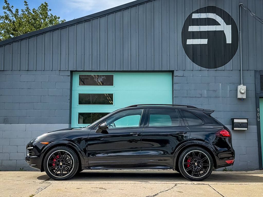 Used 2013 Porsche Cayenne GTS w/ Carbon Fibre Interior Pkg AWD/4WD image 3