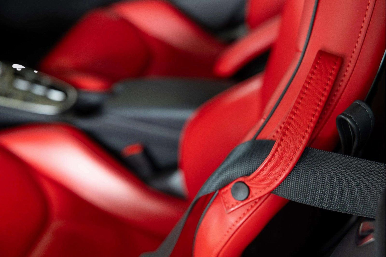 Used 2023 McLaren GT image 28