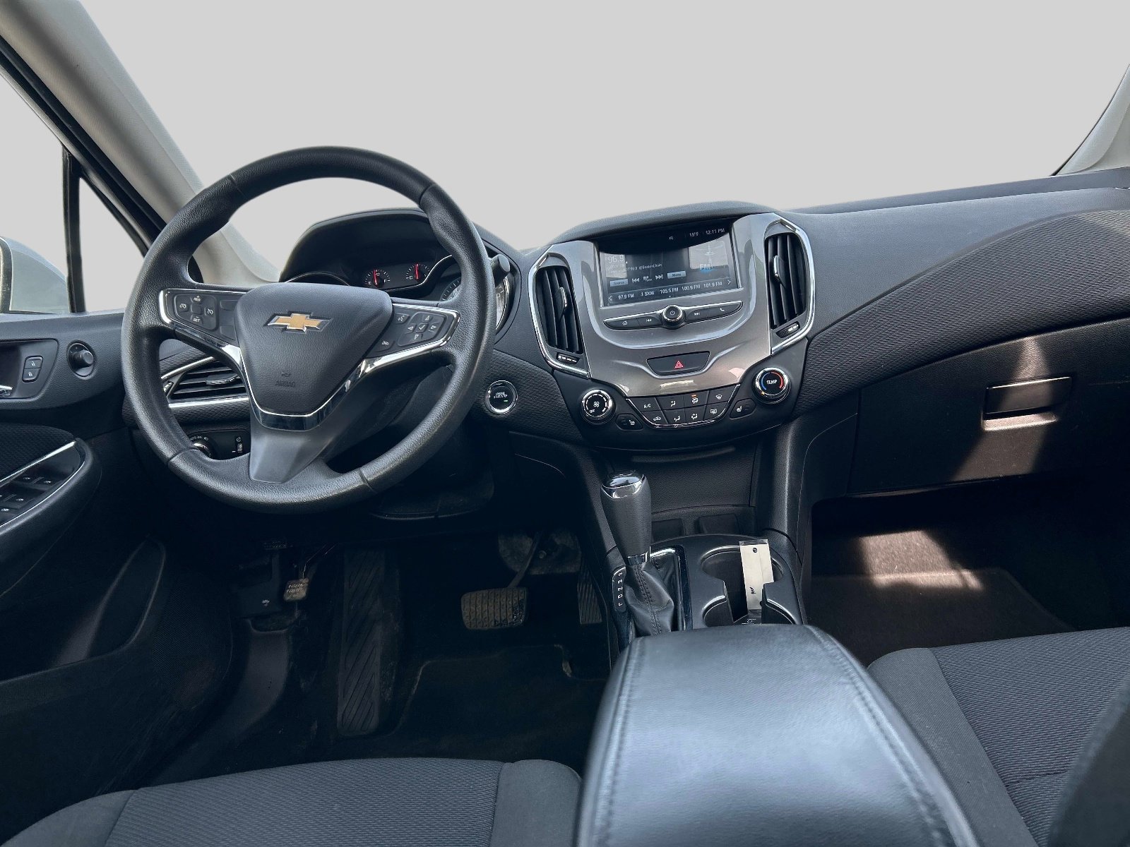 Used 2017 Chevrolet Cruze LT w/ Convenience Package image 16