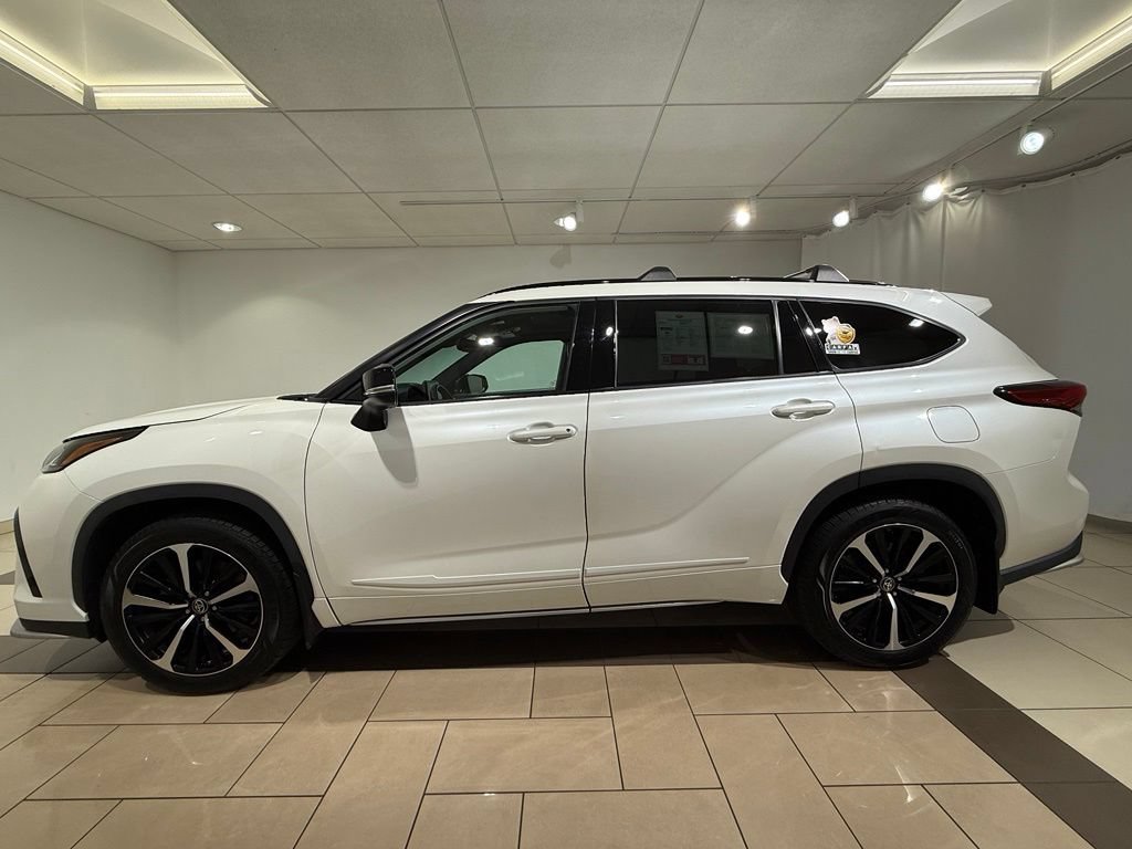 Certified 2021 Toyota Highlander XSE AWD/4WD image 2