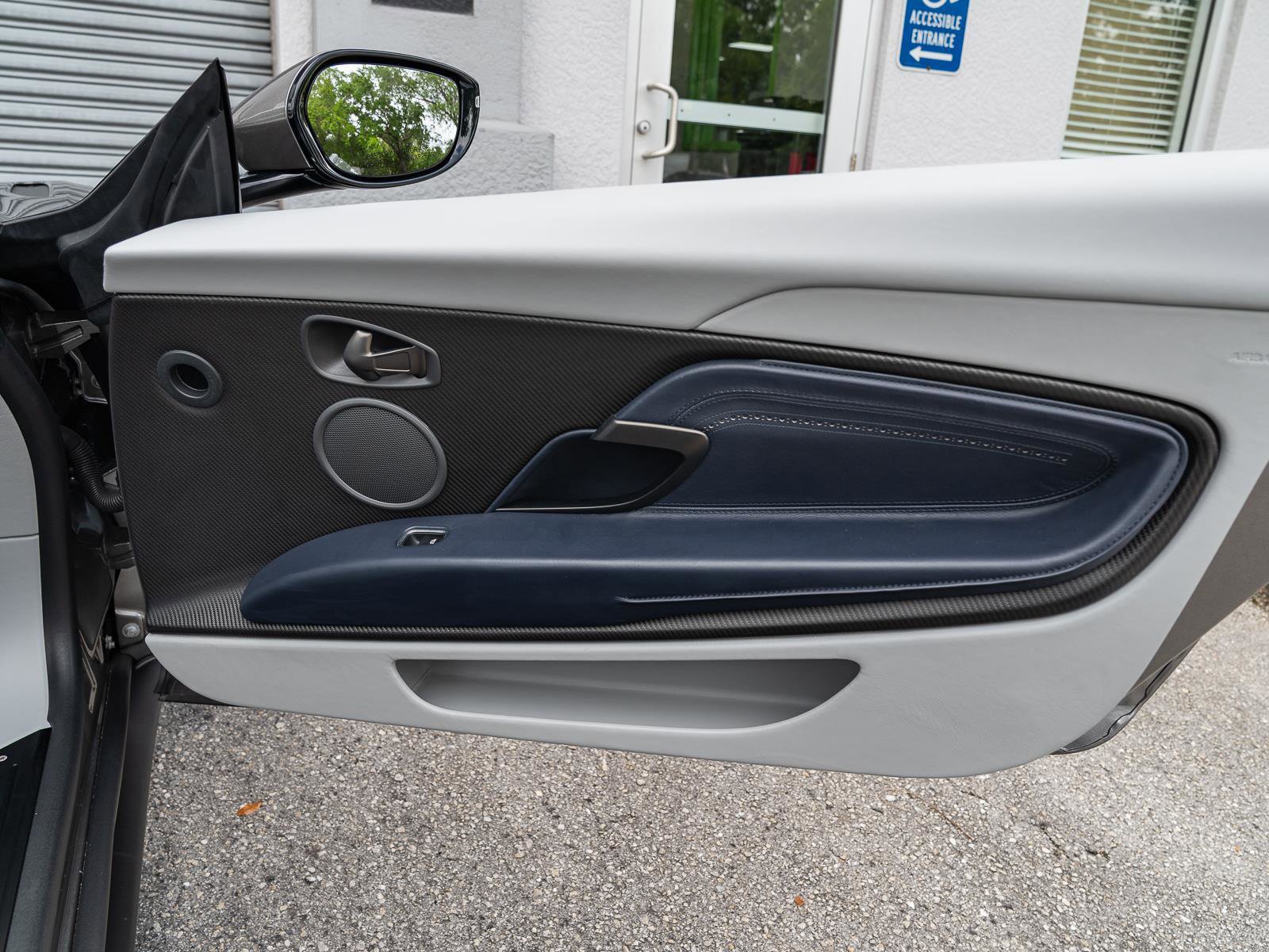 Used 2020 Aston Martin DB11 Volante image 48