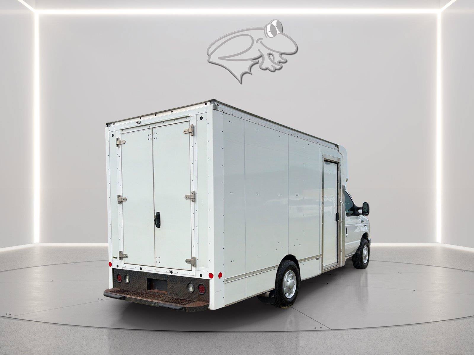 Certified 2022 Ford E-350 and Econoline 350 Super Duty RWD image 5