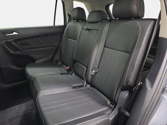 Used 2024 Volkswagen Tiguan SE w/ Panoramic Sunroof Package image 13