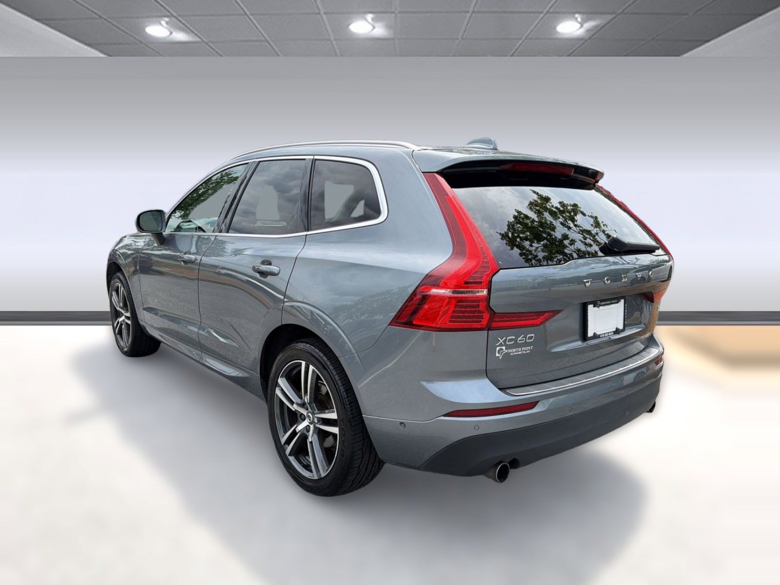 Used 2019 Volvo XC60 T5 Momentum w/ Premium Package FWD image 3